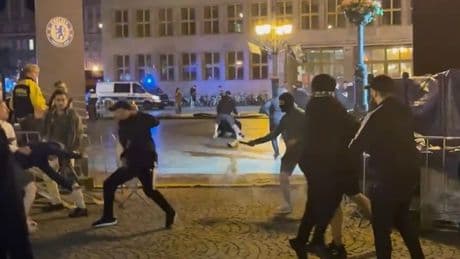 Noche de tensión antes de la final de la Conference League: batalla campal entre ultras del Betis y el Chelsea en Polonia