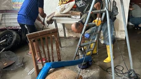 Sağanak sonrası tahliye çalışması