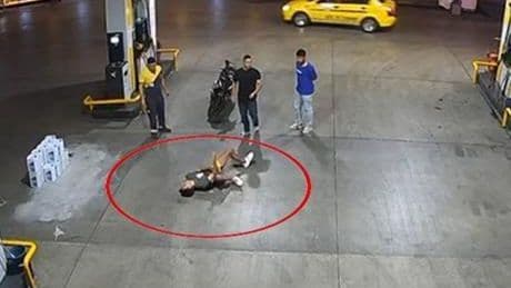 Akaryakıt istasyonunda kabus! Genç adam tek yumrukla yere yığıldı