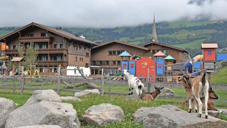 Familienferien in Österreich: Streichelzoo macht alle froh