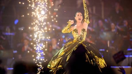 Here's What Singers Do If They Have To Pee On Stage, And It's Horrifying