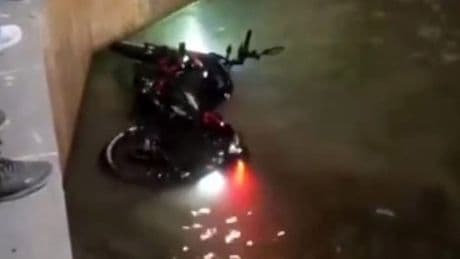 Motosikletiyle birlikte Balıklıgöl'e düştü