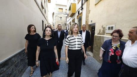 Cientos de personas arropan a Javier Lambán en su último adiós en Aragón