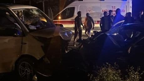 Sivas'ta "ters şerit" kazası: 1 ölü, 8 yaralı