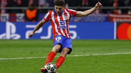 La IFAB cambia la norma que anuló el gol de penalti por doble toque de Julián Álvarez al Real Madrid