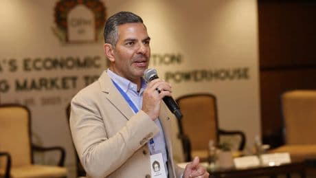 Muere un amigo millonario del príncipe Guillermo tras tragarse una abeja cuando jugaba al polo