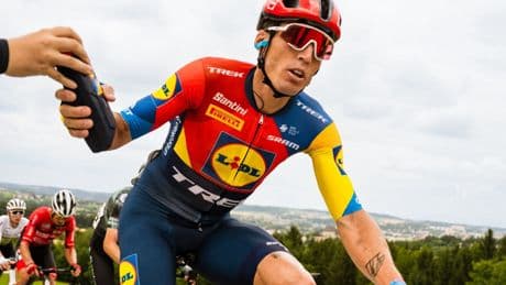 Aleix Espargaró se rompe en su primera carrera ciclista profesional
