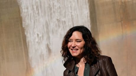 Ayuso denuncia la &quot;persecución psicopática&quot; de Sánchez contra ella: &quot;Su mujer está imputada por corrupción, yo no&quot;