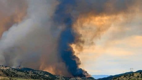 Colorado wildfires burn more than 120,000 acres as firefighters await better weather