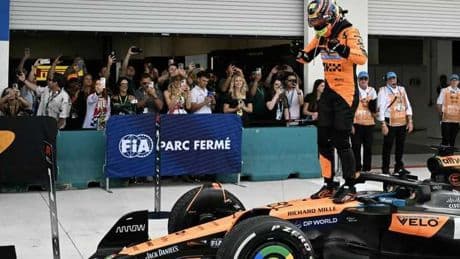 Strijdende Max Verstappen loopt weer averij op in Miami, Oscar Piastri wint