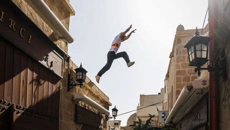 Tarihi Mardin çatılarında sınırları zorladılar