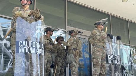 Reyes, no. El día nacional de desafío a Trump llega con expectación de manifestaciones masivas en todo EEUU