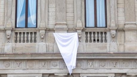 Sala e il doppio standard su Gaza e Israele: Palazzo Marino diventa campo di battaglia politico