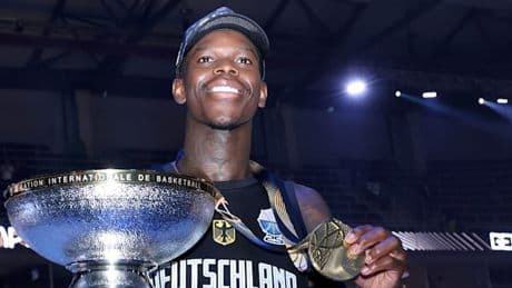 „Man wird Dennis Schröder eine Statue bauen. Egal, welchen Kleingeist das stört“