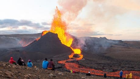 Ce volcan islandais entre en éruption pour la douzième fois depuis 2021
