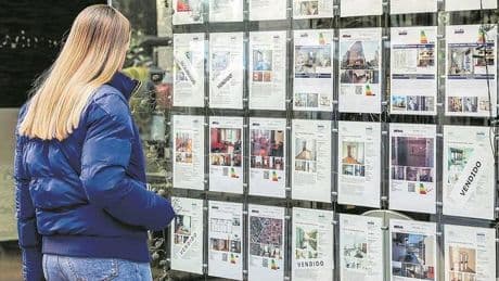 ¿Cómo pedir las ayudas jóvenes para comprar un primer piso en Catalunya desde hoy?