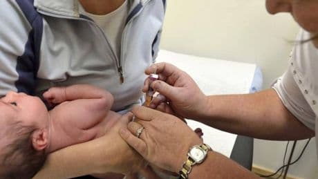 Error con 11 bebés recién nacidos en Brasil: recibieron antídoto contra mordeduras de serpientes en vez de la vacuna para la hepatitis B