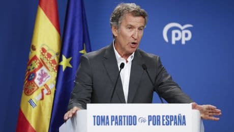 No canta ni baila, pero domina la grosería