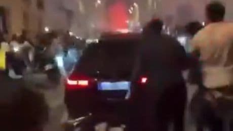 Noche tensa en París tras la victoria del PSG: un coche atropella a varios ultras en plena celebración