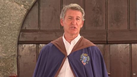 Feijóo exhibe su perfil más conciliador desde Galicia y defiende que “es posible otro clima político”