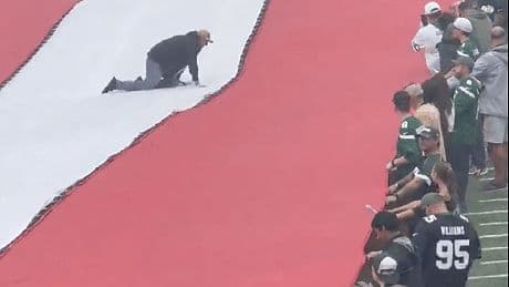 Man gets stuck on top of massive American flag before Jets-Steelers game