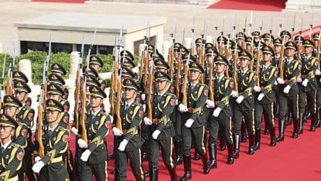 Çin gövde gösterisinde: Trump’tan soğukkanlı mesaj! ‘Bize meydan okumuyorlar’