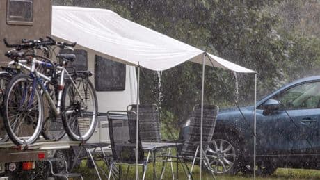 LIVE | Extreme regen verwacht in grote delen van Oostenrijk en Zwitserland, lokaal kan meer dan 250 millimeter vallen