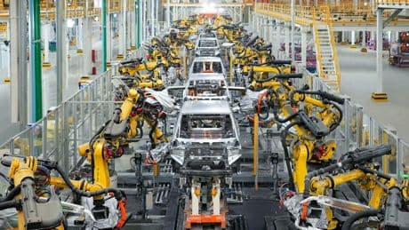 China produjo en 2024 un tercio de todos los vehículos del mundo, mientras que Europa fabricó un 5% menos