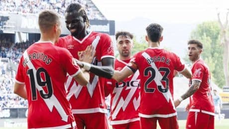 El Rayo comprime la lucha por Europa y el Celta deja escapar el primer match ball
