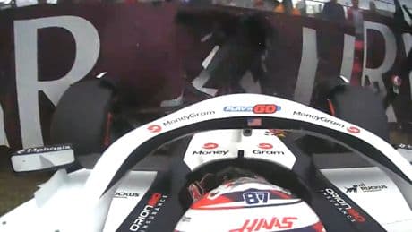 A Bearman 'le cae el pelo' tras estamparse a 260km/h en el box