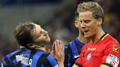 Scudetto da infarto: l’Inter si butta via, Napoli a un passo dal tricolore