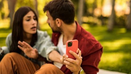 “Trucos para personas tóxicas”: por qué se viralizan los vídeos para controlar a tu pareja