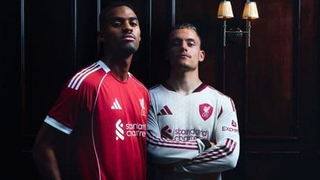 Liverpool yeni iç saha ve deplasman formalarını tanıttı