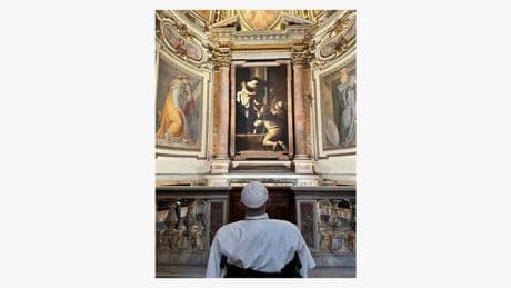 El éxtasis de Francisco con Caravaggio: su cuadro favorito elegirá al nuevo Papa