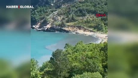 Bartın Amasra’da denizdeki kirlilik dikkat çekti: "Gece saatlerinde atık bırakıyorlar"