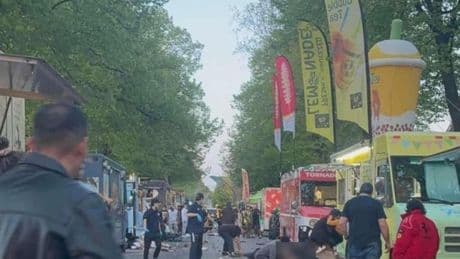 Un conductor arrolla a una multitud en un festival de Vancouver y deja varios muertos