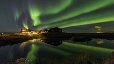 Tempesta geomagnetica in corso: cosa sta succedendo? Ecco le cause e gli effetti (dall'influenza su traiettorie dei satelliti ai problemi alle comunicazioni radio)