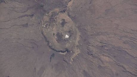 La NASA fotografía una 'mancha blanca' en el Sáhara: no es nieve, sino el resultado de lo que pasó hace 5.000 años