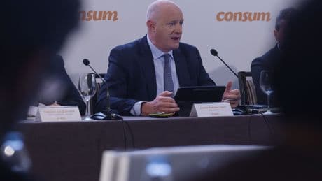 Consum factura 4.707 millones, un 7,3% más, y prevé superar las 1.000 tiendas este año