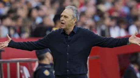 Caparrós: "La afición está sufriendo muchísimo y le tenemos que dar algo"
