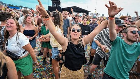 Zwarte Cross stelt zich open voor KKR-debat, maar het publiek wil vooral feestvieren