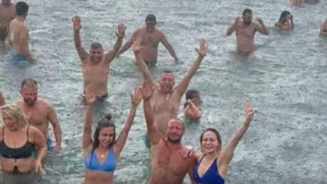 Bebek'te yağmur coşkusu denizde yaşandı