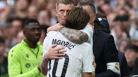 Y el planeta se paró con el adiós de Modric, el gran abrazo de Kroos... y el llanto de Florentino