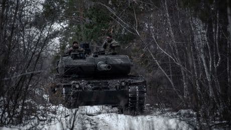 Après avoir perdu 1.000 chars au combat, l'Ukraine repense toute sa stratégie et mise sur la prudence