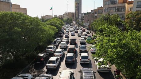 « La peur m’a submergée » : sous les bombes, les Iraniens fuient en masse Téhéran