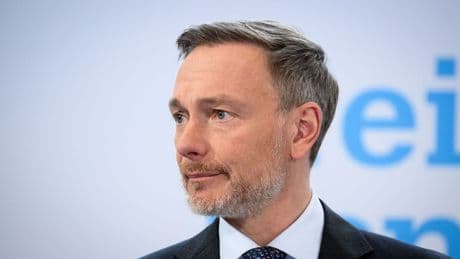 Wald-Video: Lindner meldet sich zurück: Familie "Tag und Nacht"