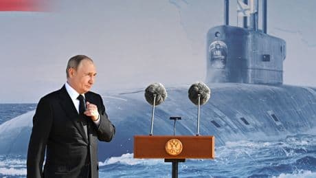 Kurz nach US-Bombenverlegung lässt Putin Atom-U-Boot zu Wasser – Mission: Zweitschlag