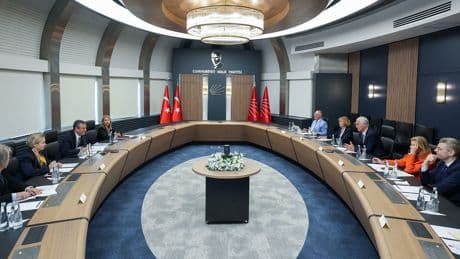 CHP Genel Başkanı Özel, Fransız senatörleri kabul etti