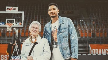 Der Glücksbringer von Ulm-Star Jallow - Entscheidet Oma Ingrid den Basketball-Titelkampf?