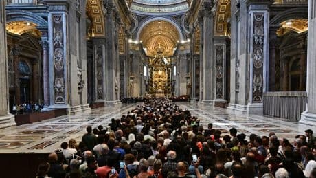 Mort du pape François : à Rome, « voir son corps symbolise ce en quoi nous croyons »